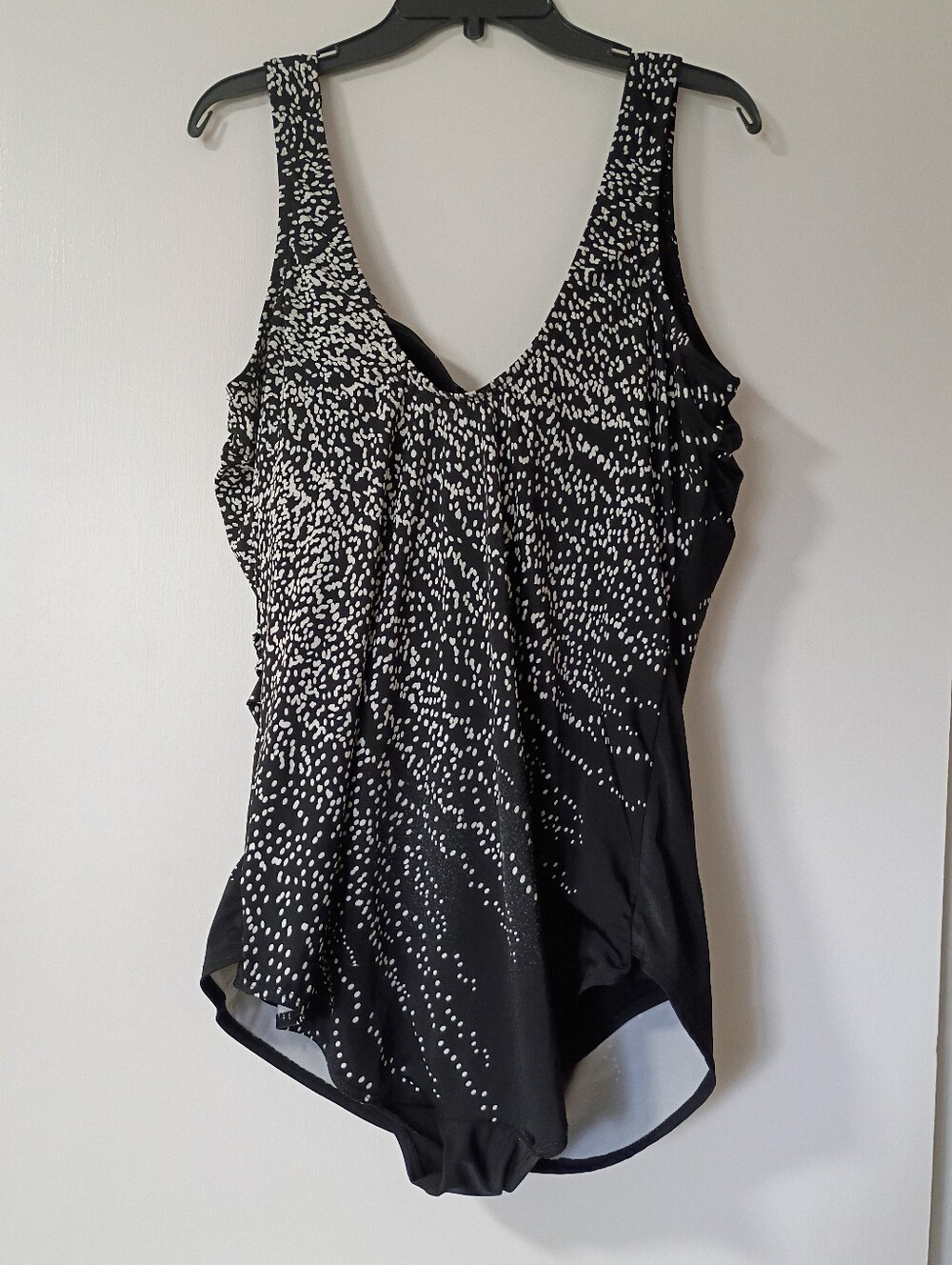 SWIMSUITS FOR ALL Women’s Size 26 Bathing Suit One Piece Black & White